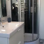 شقة 100 M De La Mer, Sauna, Wifi