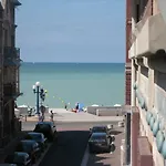 شقة 100 M De La Mer, Sauna, Wifi *