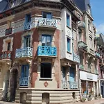 100 M De La Mer, Sauna, Wifi مير-لي-بان